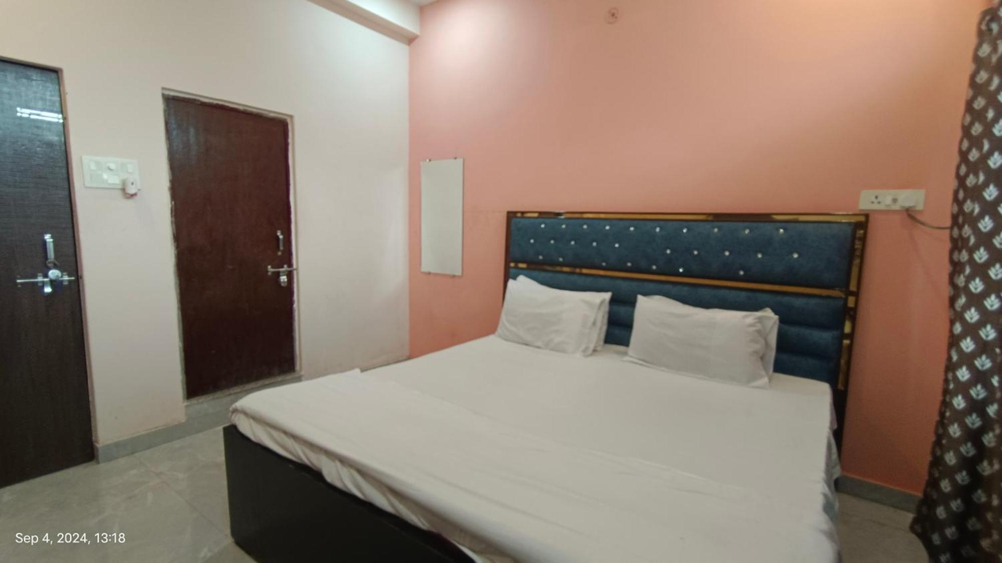 Bed & Breakfast And Cafe Varanasi